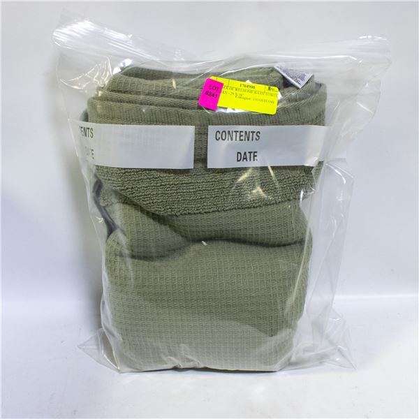 2 PACK OF WELHOME BATH TOWELS GREEN - 29 X 58"