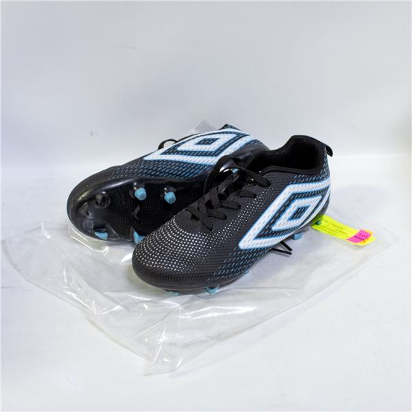 UMBRO AURORA KIDS SOCCER CLEATS BLACK& BLUE SIZE 2