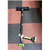 Image 1 : POLAR XTREME SNOW BRUSH AND ICE SCRAPER - 58"