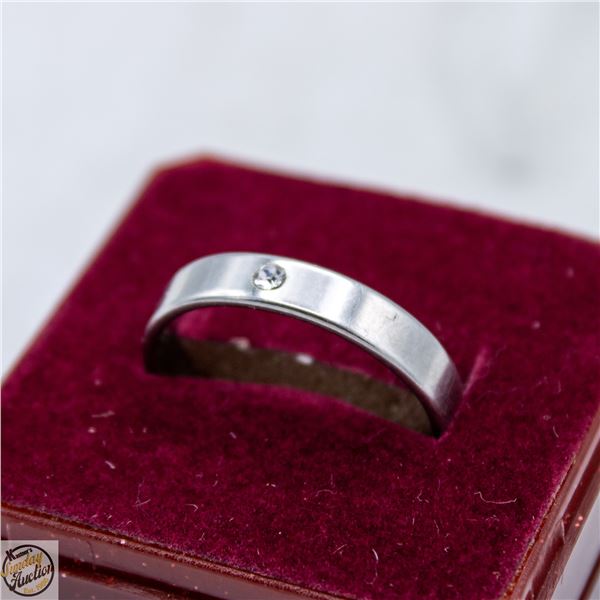 ESTATE RING SIZE 8 WITH CRYSTAL
