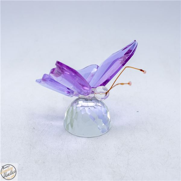 CRYSTAL PINK BUTTERFLY FIGURINE WITH A CRYSTAL