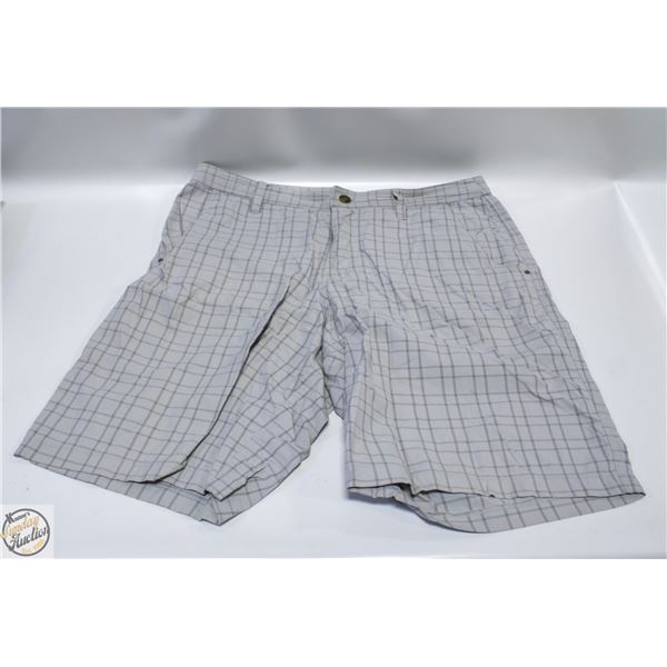 MENS LULULEMON SHORTS NO VISIBLE SIZE APPROX MED