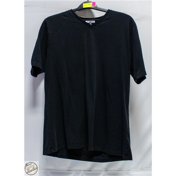 EASYMONDAYS V NECK T SHIRT SIZE XL