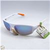 Image 1 : PAIR OF FOSTER GRANT SUNGLASSES