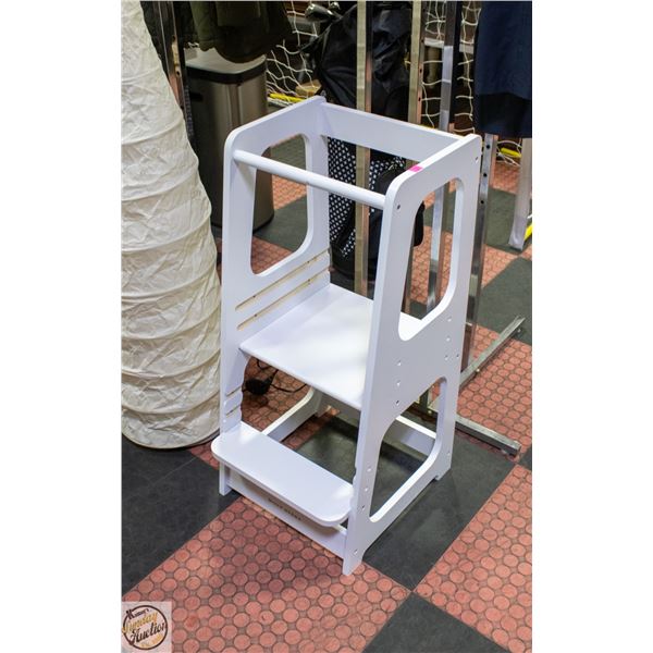 ADJUSTABLE HIGH CHAIR
