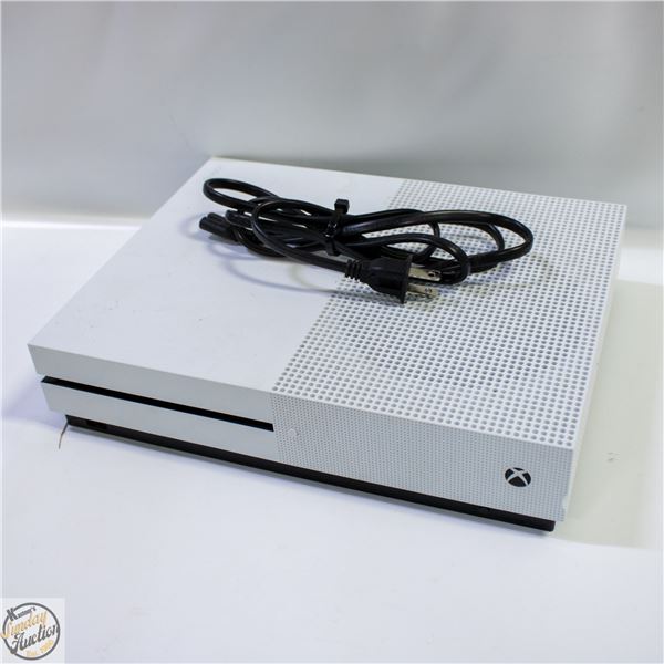 XBOX 1 S GAMING CONSOLE WITH DISK INTAKE