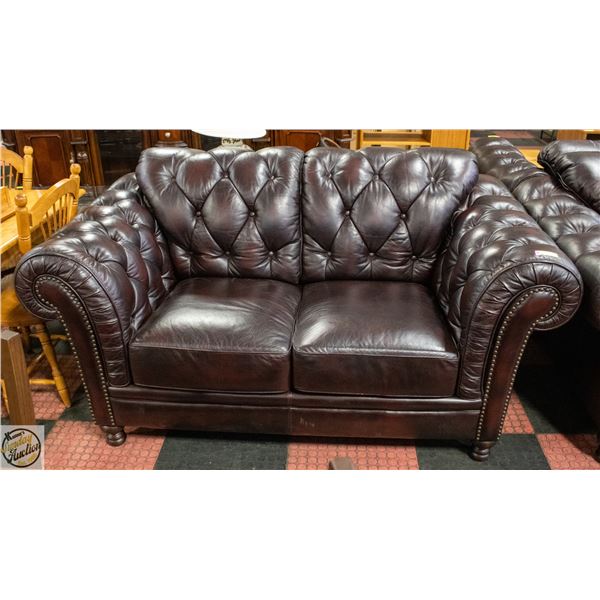 BROWN LEATHER CHESTERFIELD LOVESEAT FEAT CLASSIC
