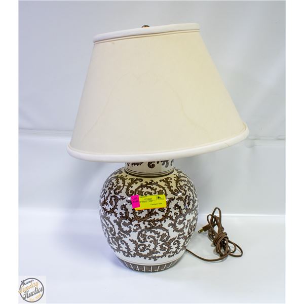 CERAMIC TABLE LAMP H-20"