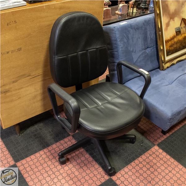 ERGONOMIC WHEELED SWIVEL OFFICE CHAIR