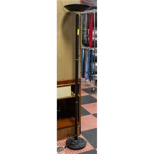 VINTAGE BLACK METAL FLOOR LAMP