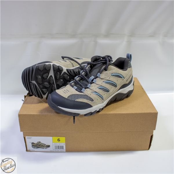 NEW WOMEN'S MERRELL WALKING SHOE SIZE 6