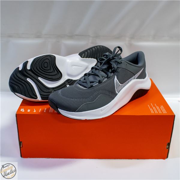 NEW NIKE MEN'S LEGEND SIZE 13