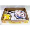 Image 1 : BOX WITH NEW KITCHEN ITEMS INCL. 2 FOLDABLE
