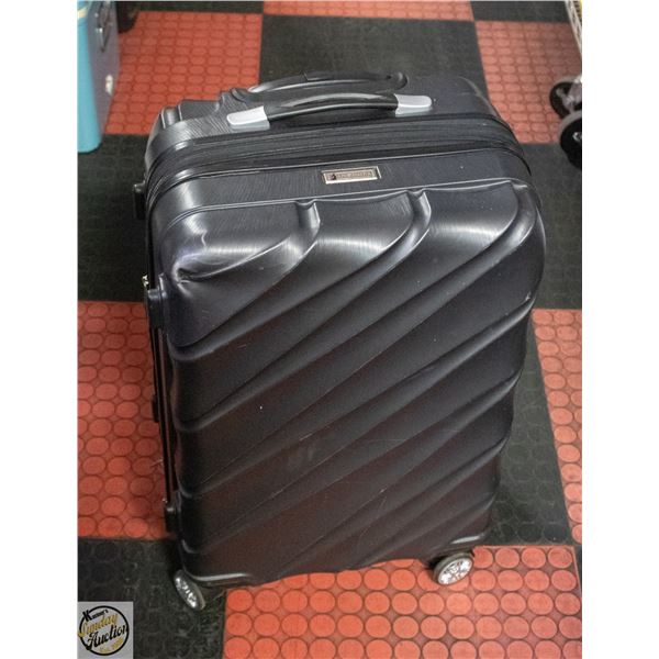 LONDON FOG HARD SHELL SUITCASE