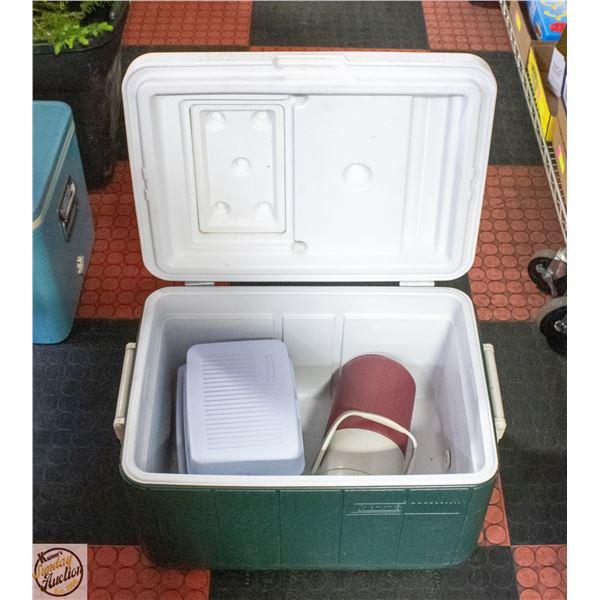 COLEMAN COOLER WITH QUICK LID AND RUBBERMAID