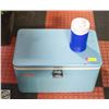 Image 1 : VINTAGE COLEMAN COOLER WITH IGLOO INSULATED JUG