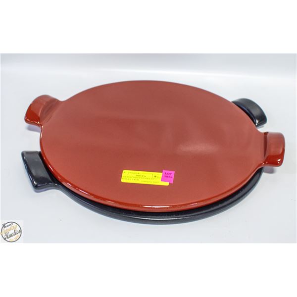 2 CERAMIC PIZZA STONES, 14" + HANDLES, 1 RED,