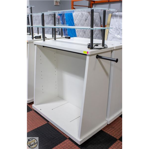 BAILIFF SEIZED: CLOTHING RACK 24" X 48" X 48"