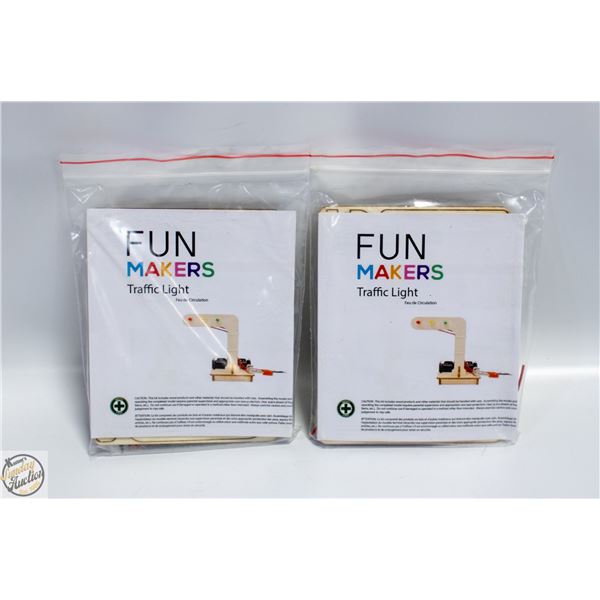 2 FUN MAKERS TRAFFIC LIGHTS