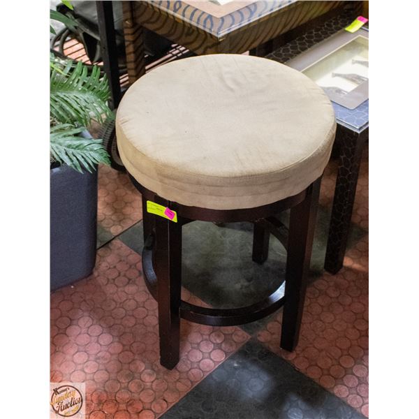 BAR STOOL