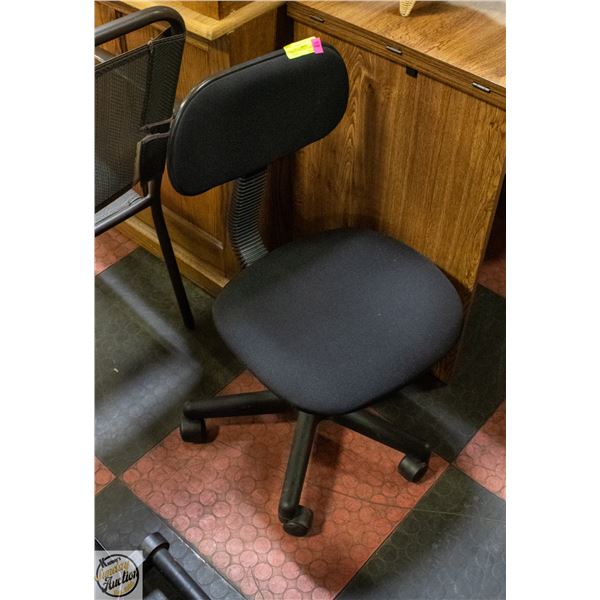 OFFICE CHAIR ADJUSTABLE AND SWIVEL