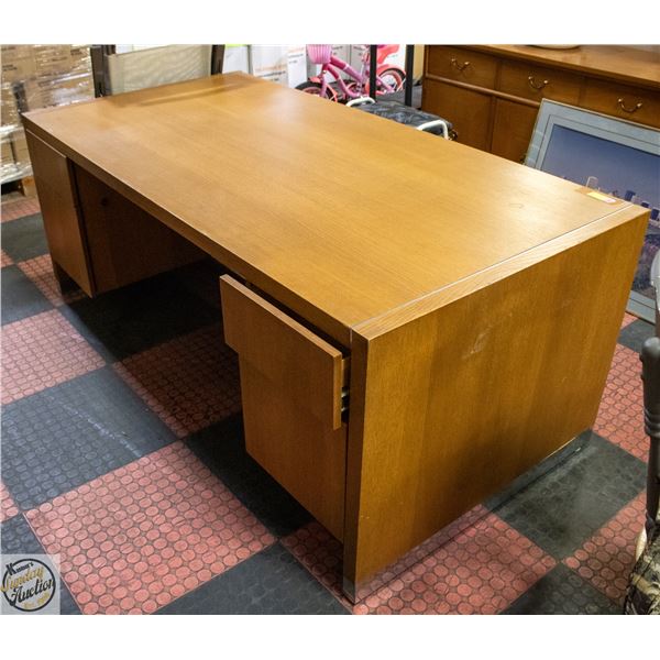 SOLID WOOD EXECUTIVE DESK WITH 4 DRAWERS