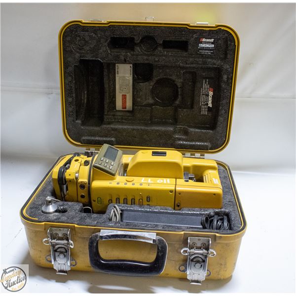 TOPCON GTS-302 ELECTRONIC TOTAL STATION W/ CASE