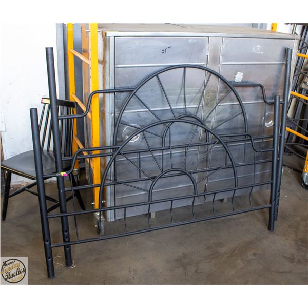 METAL HEADBOARD QUEEN SIZE