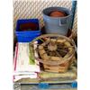 Image 1 : ESTATE PALLET- YARD/GARDEN MATERIAL