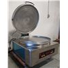 Image 2 : 6.6KW EASTERN STYLE GRIDDLE PRESS YXD80AII