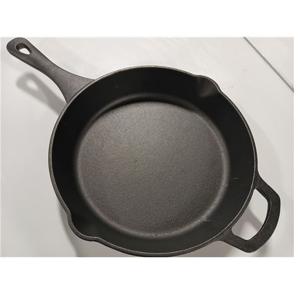 NEW 10" CAST IRON FRYING PAN W/ HELPER HANDLE