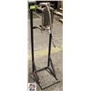Image 2 : VOLLRATH MOUNTED POTATO CUTTER