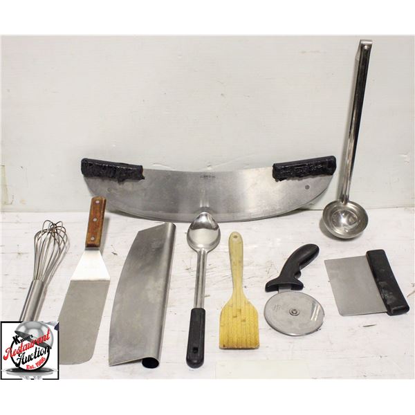BAILIFF SEIZURE: LOT OF KITCHEN UTENSILS