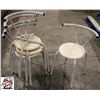 Image 1 : 4 ROUND WHITE PLASTIC CHAIRS W/ METAL FRAMES