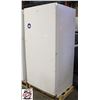 Image 3 : FRIGIDAIRE UPRIGHT FREEZER