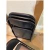 Image 2 : 4 FOLDING CHAIRS