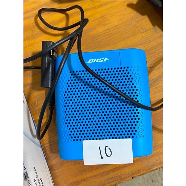 SMALL BOSE SPEAKER WITH CHARGER