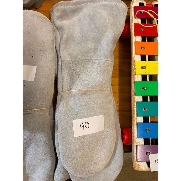 GOOD PAIR OF GLOVES