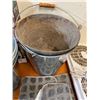 Image 1 : 2 METAL PAILS