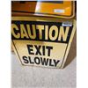 Image 1 : CATION EXIT SLOWLY SIGN