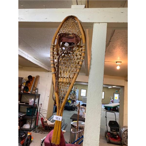 PAIR OF SNOW SHOES