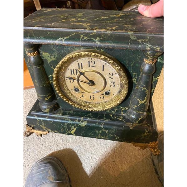 OLD WIND-UP CLOCK WITH KEY