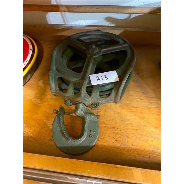 APPROX. 7.5 IN PULLEY WITH HOOK