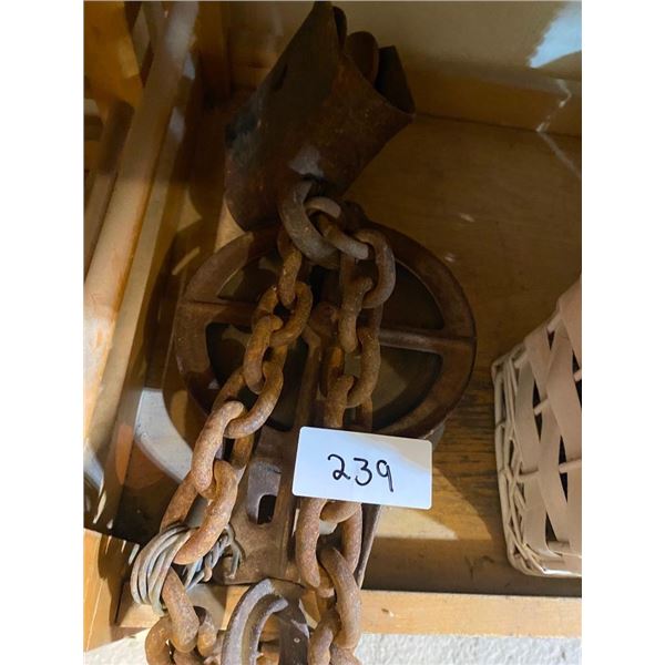 LARGE PULLEY WITH CHAIN AND PULLEY WITH EYE HOOK