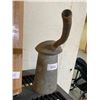 Image 1 : OLD METAL OIL CAN