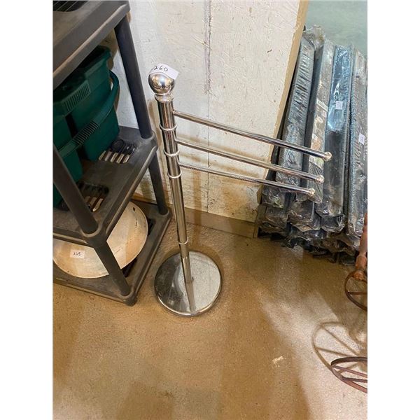 SOME KIND OF METAL TOWEL RACK
