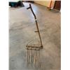 Image 1 : ANTIQUE HAY RAKE