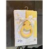 Image 1 : 2 SWADDLE BLANKETS AND TEETHER