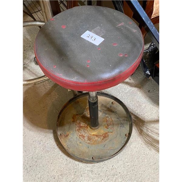 ADJUSTABLE HEIGHT SHOP STOOL
