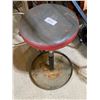 Image 1 : ADJUSTABLE HEIGHT SHOP STOOL